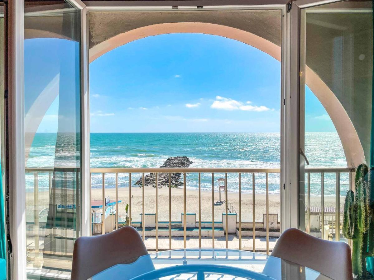 Athena Sea Front Apartment, Parking & Pool Lago Patria Exterior foto