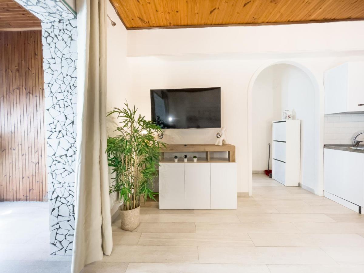 Athena Sea Front Apartment, Parking & Pool Lago Patria Exterior foto