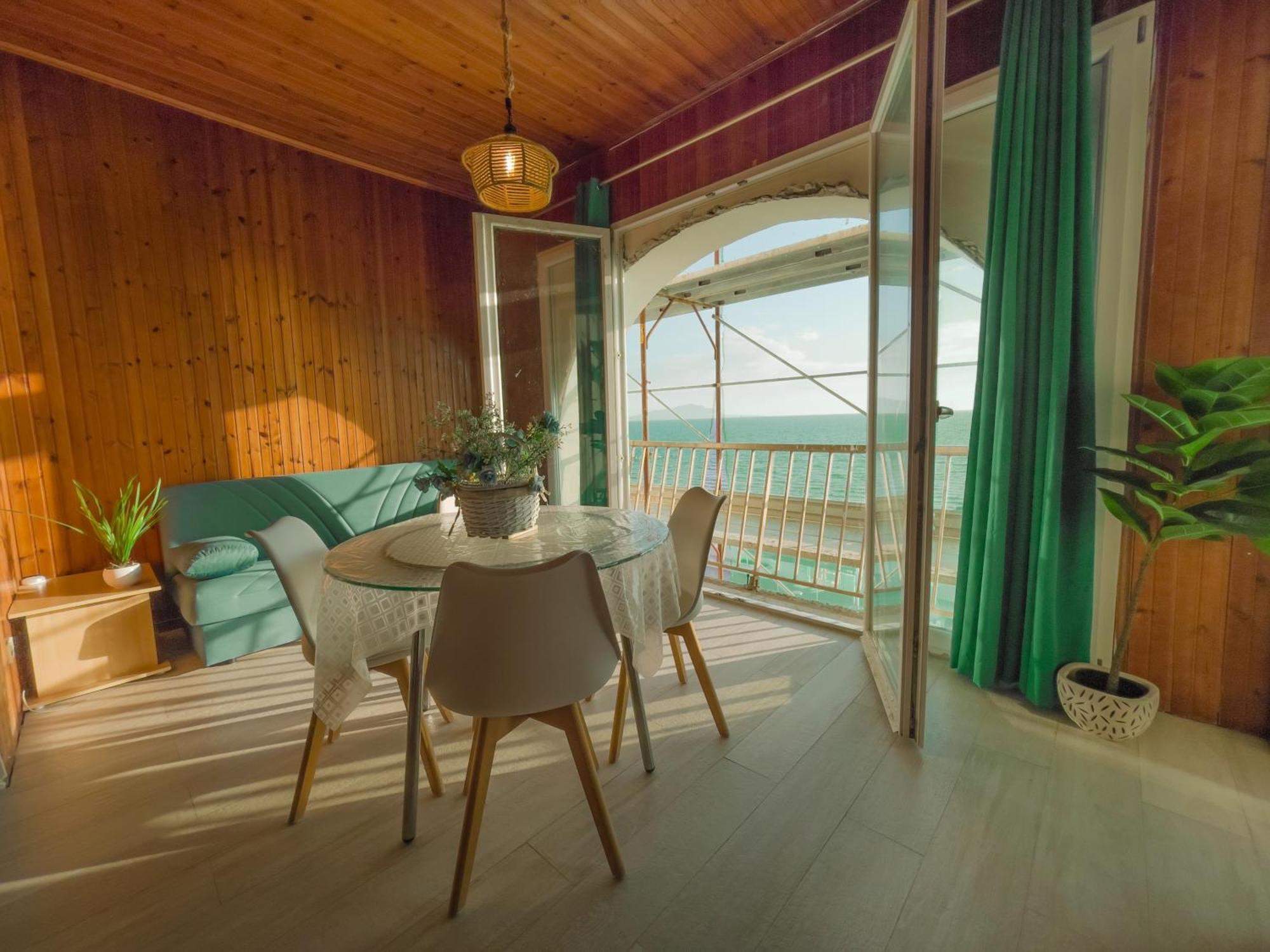 Athena Sea Front Apartment, Parking & Pool Lago Patria Exterior foto