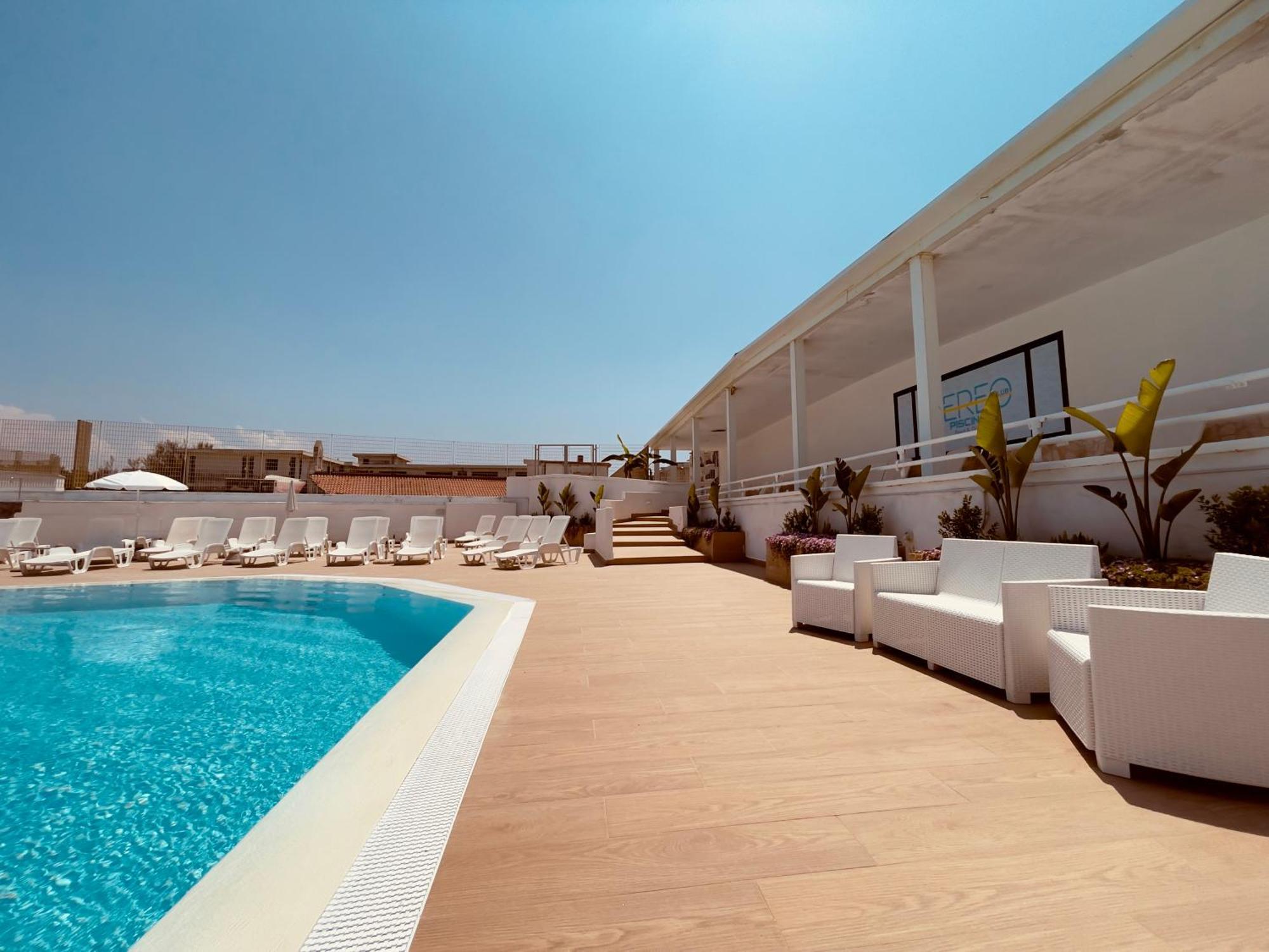 Athena Sea Front Apartment, Parking & Pool Lago Patria Exterior foto