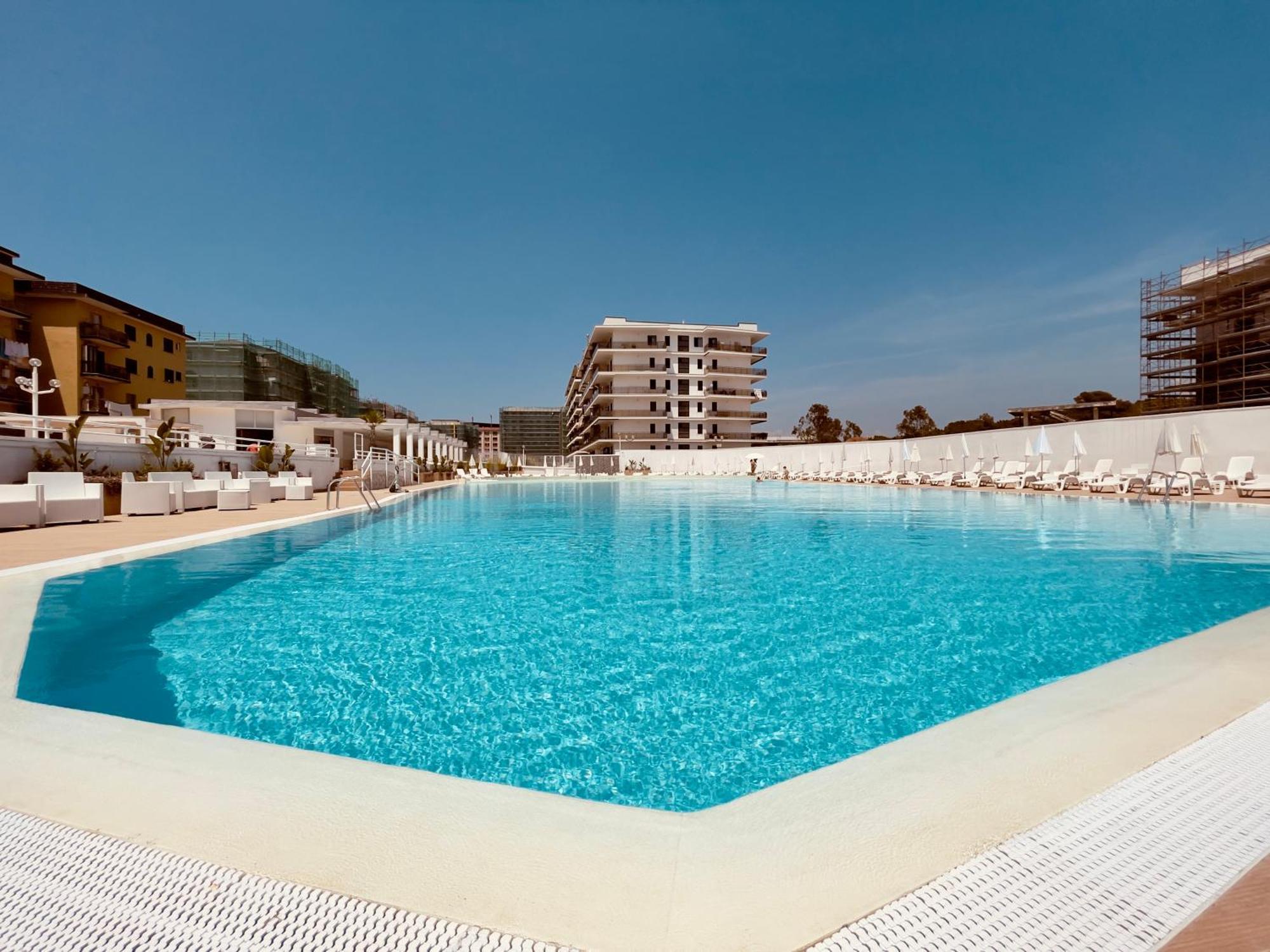 Athena Sea Front Apartment, Parking & Pool Lago Patria Exterior foto